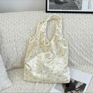 Sac fourre-tout portable pour femme, en polyester, avec broderie motif bonbons, finition métallique polie, petit format, à porter à l'épaule ou sous le bras, pour usage quotidien - Product Image 4