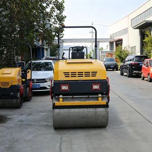 Rouleau compresseur hydraulique à double tambour de 3 tonnes, moteur haute puissance de fouillisage 40 kN, excellente capacité d'escalade, capacité de fouillisage élevée intégrée - Product Image 4