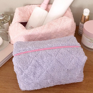 A stylish <b>plush</b> makeup bag, simple and portable, <b>large</b>-capacity toiletry bag, cute square cosmetic storage bag. - Product Image 2