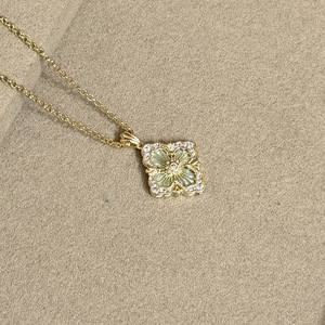 Collier trèfle à quatre feuilles style italien, chaîne de clavicule en nacre, chaîne de pull fleurie incrustée de diamants, unisexe, pour usage quotidien - Product Image 5