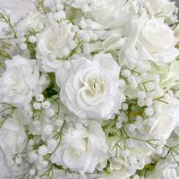 Boule de fleurs artificielles roses blanches pures en soie, gypsophile, arrangement floral réaliste fait main, centre de table de mariage, événement