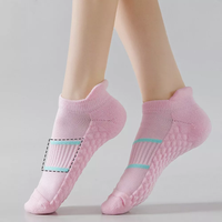 Chaussettes de basketball d'entraînement haut de gamme OEM, motif design, logo personnalisé, chaussettes de sport épaissies coupe basse, qualité supérieure