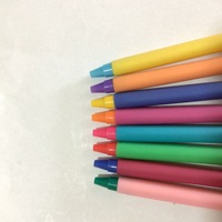 Stylo bille en plastique style classique, largeur d'écriture 1,0 mm, design simple avec colle en spray, promotion économique