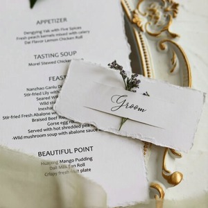 Tarjeta de Menú de Boda Personalizada con Borde Desflecado, Impresión Personalizada con Tarjeta de Lugar para Suministros de Mesa de Recepción de Bodas - Product Image 4