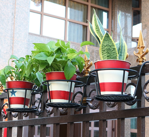 Macetas de valla de Metal colgantes de arte del <span class=keywords><strong>hierro</strong></span> con soporte sobre el riel para decoración de jardín al aire libre maceta cestas colgantes - Product Image 2