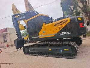 Excavatrice sur chenilles Hyundai d'occasion robuste de 22 tonnes, modèle R220LC-9S, moteur Cummins, pompe PLC, boîte de vitesses, moteur, modèle 2022, bon état - Product Image 3