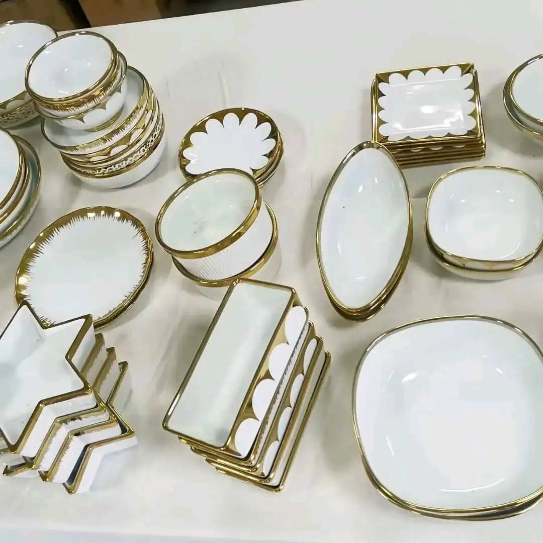 Service de vaisselle haut de gamme Gold Edge White de bonne qualité service de vaisselle blanc en céramique cérame