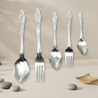 Ensemble de couverts en acier inoxydable durable et écoresponsable pour la restauration (couteaux, cuillères, fourchettes)