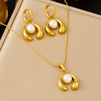 Parure Collier et Boucles d'Oreilles en Acier Inoxydable Doré avec Perles, Pendentif Fer à Cheval en U, Chaîne Serpent Huggie, Bijoux pour Femme, Vente en Gros, Personnalisation OEM