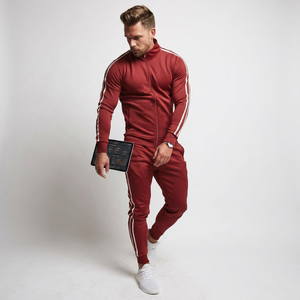 Conjunto Deportivo Unisex Rojo Estampado 2 en 1 con Capucha, Sudadera con Cierre Completo y Pantalones Jogger, Ropa Deportiva Informal Transpirable para Invierno - Product Image 1