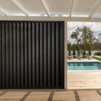 Système de panneaux de persiennes verticales en aluminium modernes pour l'extérieur, contrôle solaire et intimité, pour la conception de pergola extérieure de villa