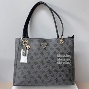SLL Bolso de Hombro de Alta Calidad con Diseño de Media Luna, Novedoso y Versátil, con Estampado Clásico, para Mujer - Product Image 1