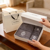 Coffret Cadeau de Luxe Trois Pièces : Serviettes de Bain et de Visage Carrées avec Logo Brodé S, en Coton Pur Épais et Très Absorbant