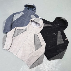 Vestes à capuche en polaire Sherpa personnalisées avec fermeture éclair pour la fabrication de vêtements – Blousons chauds et épais en polaire Sherpa style streetwear - Product Image 1
