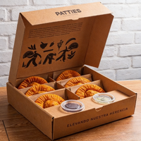 Burger de poulet frit écologique avec boîte de transport, frites personnalisées à emporter, logo personnalisé pour emballage de combo de restauration rapide