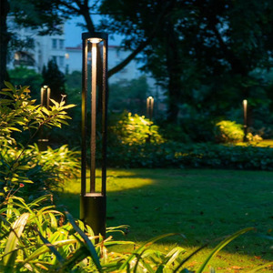 Lampadaire de jardin extérieur en laiton à LED blanc chaud 3500K IP66 AC 220V à énergie solaire avec détecteur de mouvement, intensité variable, garantie 10 ans - Product Image 3