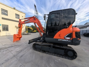 Excavadora hidráulica de cadenas Doosan DX60 de 6 toneladas en buen estado, excavadora mini Doosan DX60 usada en venta, procedente de Corea. - Product Image 2