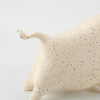 Figurine de taureau en résine ODM, art abstrait, avec cornes dorées, pour la décoration de bureau, de maison ou d'hôtel