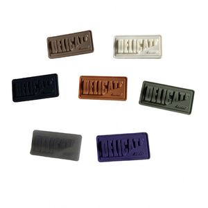 Écusson personnalisé en PVC souple 3D, silicone gaufré, avec attaches auto-agrippantes, logo pour vêtements, sacs à dos et chapeaux - Product Image 1