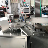 Machine automatique haute vitesse pour l'insertion de joints de bouchons de bouteilles, prix usine, équipement d'insertion de garnitures de bouchons en aluminium
