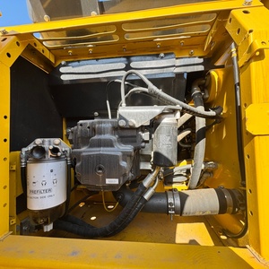 Excavatrice sur chenilles Komatsu PC220 de 22 tonnes, utilisée pour les projets de construction et d'infrastructure - Product Image 4