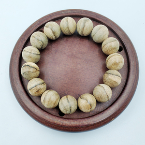 สร้อยข้อมือไม้ธรรมชาติสไตล์วินเทจไม่มีประดับหินจากมาเลเซียตะวันตก รุ่นยูนิเซ็กส์ ยี่เซียจิ รุ่น A4-04 ลูกปัดไม้กฤษณา A4-04 - Product Image 5