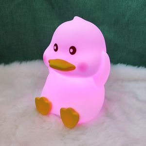 Veilleuse en silicone en forme de canard, LED à changement de couleur RGB automatique, lampe de chevet pour enfants, commande tactile, rechargeable par USB avec minuterie de 30/60 minutes - Product Image 4