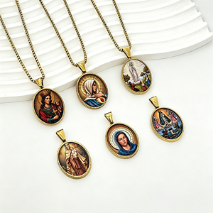 Ciondolo Vintage Ovale in Acciaio Inossidabile con Medaglione della Vergine Maria, Placcato Sottovuoto in Oro 18K, Charm Icona Religiosa Smaltata per Gioielli Fai da Te - Product Image 1