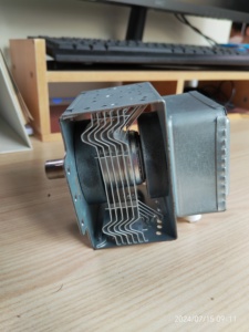 Magnétron pour four à <span class=keywords><strong>micro</strong></span>-ondes compatible avec Galanz M24FB-610A 1KW, aluminium, pièces détachées d'origine pour équipement industriel de <span class=keywords><strong>micro</strong></span>-ondes - Product Image 4