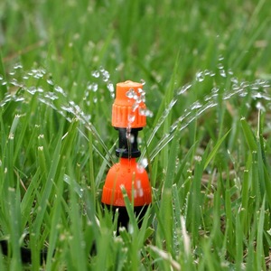 Boquilla de microaspersión ajustable, negra, de plástico, para riego de jardín, integrada con goteo y pulverización - Product Image 3
