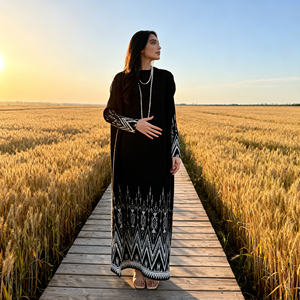 Abaya élégante plissée imprimée en polyester pour femmes musulmanes, robe modeste sur mesure, tissu Abaya du Moyen-Orient - Product Image 4