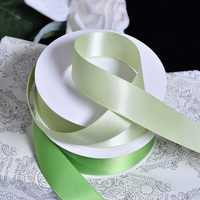 Ruban de satin simple face en polyester vert clair de 19mm pour l'emballage de cadeaux Décoration d'arcs de chaise de mariage 100 Yard