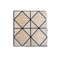 Panneau décoratif en bois au design circulaire lisse, ajoutant une touche artistique douce à l'insonorisation intérieure.