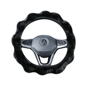 Housse de volant en peluche chaude pour l'hiver 38cm pour voiture VW avec impression de logo - Product Image 1