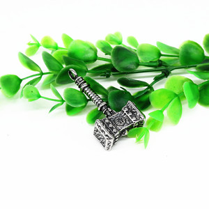 Yunnique – collier avec pendentif marteau Thor, en acier titane, bijoux unisexes à la mode, design géométrique - Product Image 3