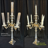 Candélabre de table transparent en acrylique doré et argenté à 5 bras avec couvercles anti-vent pour bougies, idéal pour la décoration d'événements