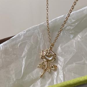 Elegante y Sencillo Collar con Colgante de Rama de Rosa y Perla Madre, para Mujer, Estilo Lujoso y Ligero, Sensación de Nicho, Cadena para Clavícula - Product Image 5