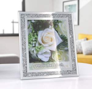 Marco de Fotos Decorativo de Cristal para Mesa, Diamantes de Cristal Dispersos, Diseño Tridimensional Creativo, Metal y Cristal Personalizable - Product Image 4