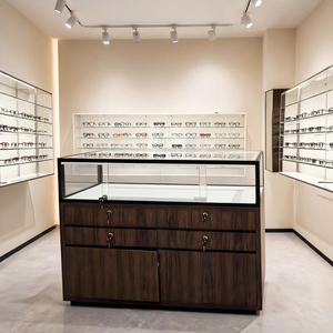 Vitrine d'exposition optique haute capacité en noyer foncé avec étagères LED, vitrine rétroéclairée et armoire de rangement sécurisée - Product Image 5