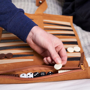 Édition de luxe de jeu de backgammon en cuir avec accents en bois – Ensemble de jeu de backgammon sophistiqué en cuir - Product Image 6