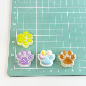 2025 gran oferta lindo luminoso DIY silicona multicolor forma de garra de gato 2,5 cm cuentas para funda de teléfono y accesorios para el cabello - Product Image 5