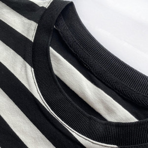 <span class=keywords><strong>Noir</strong></span> <span class=keywords><strong>et</strong></span> <span class=keywords><strong>blanc</strong></span> <span class=keywords><strong>rayé</strong></span> coton Spandex t-<span class=keywords><strong>shirt</strong></span> surdimensionné femmes été col rond t-shirts femmes décontracté haute qualité <span class=keywords><strong>rayé</strong></span> t-<span class=keywords><strong>shirt</strong></span> - Product Image 3