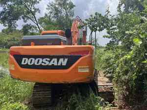 รถขุดไฮดรอลิกแบบตีนตะขาบ Doosan Dx200/Dx225/Dx220 ขนาด 20 ตัน มือสองจากเกาหลี พร้อมเครื่องยนต์ Doosan และความจุบุ้งกี๋ 1.2 เมตร - Product Image 3