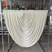 Rideau de fond de scène semi-circulaire en tissu ivoire de luxe, ondulé et fluide, pour salles de mariage