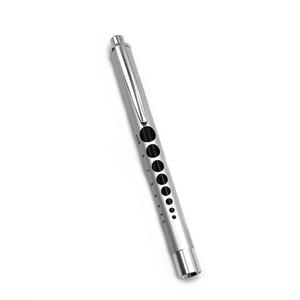 Lampe médicale avec jauge pupillaire <span class=keywords><strong>et</strong></span> règle, LED pour <span class=keywords><strong>gorge</strong></span>, oreilles, <span class=keywords><strong>nez</strong></span>, yeux, ORL, infirmières, médecins, lumière jaune chaude, stylo lumineux pour infirmières - Product Image 3