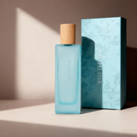 Bouteilles de parfum vides en verre bleu rose de pulvérisation épaisses carrées de 30ml 50ml 100ml avec couvercles à boule de luxe