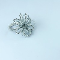 Perles de verre de conception de fleur anneau de serviette qn20123104