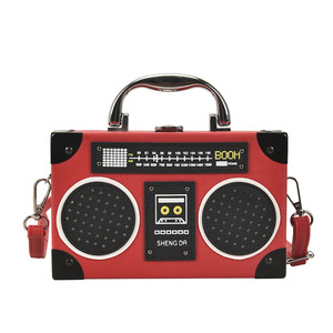 NOUVEAU DESIGN Sac à bandoulière pour femme en cuir, petit format carré, style radio rétro européen, original et tendance, avec fermoir et bandoulière unique - Product Image 5