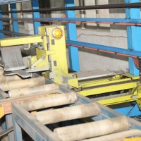 Tireuse de profilés en aluminium haute précision automatique 880T-1250T à commande servo complète et moteur PLC, facile à utiliser pour la métallurgie