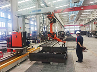Bras de robot industriel sur rail, machine de soudage à 6 axes avec PLC et boîte de vitesses pour soudage laser/MIG/TIG